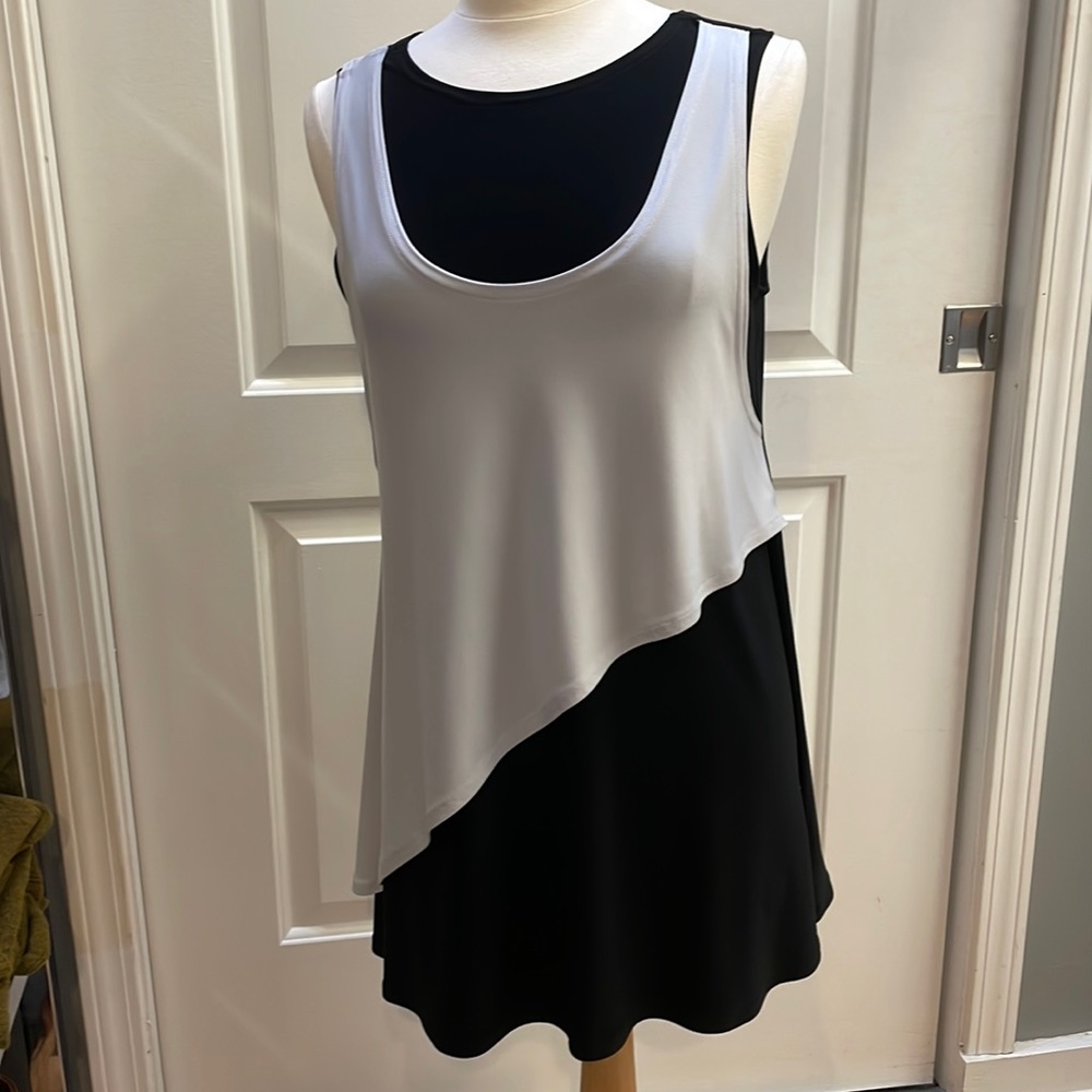 Sympli Sleeveless Matrix Flip Top. Round neck or V neck. Great traveling piece